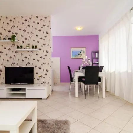 Anna - Two-bedroom With Balcony Appartement