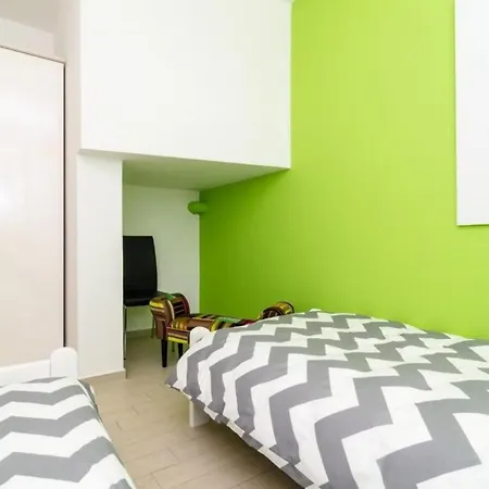 Anna - Two-bedroom With Balcony Apartment