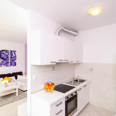 Anna - Two-bedroom With Balcony Appartamento