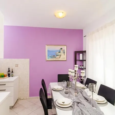 Anna - Two-bedroom With Balcony *